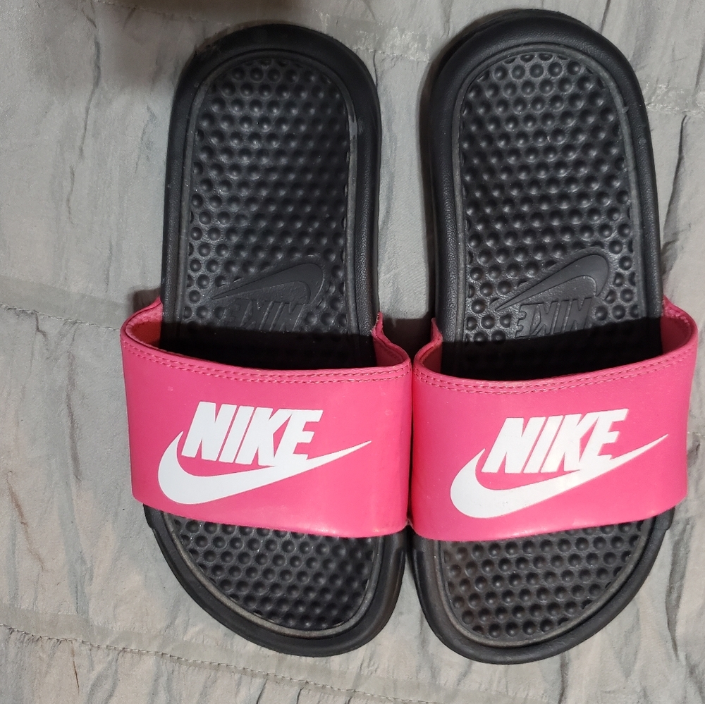 Nike Benassi Jdi Hot Pink & Black Youth Slides Sandals 4y Discontinued Style - Picture 2 of 7